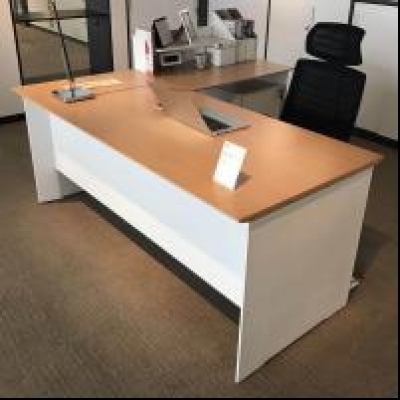 震旦辦公桌主桌1600x800x740 側桌 977x600x960自然橡木色